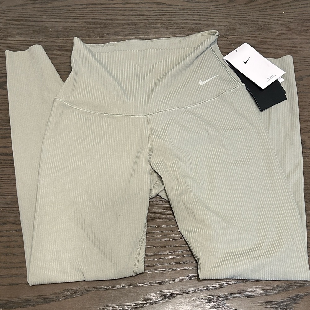 Nike Women's Ribbed Leggings NWT